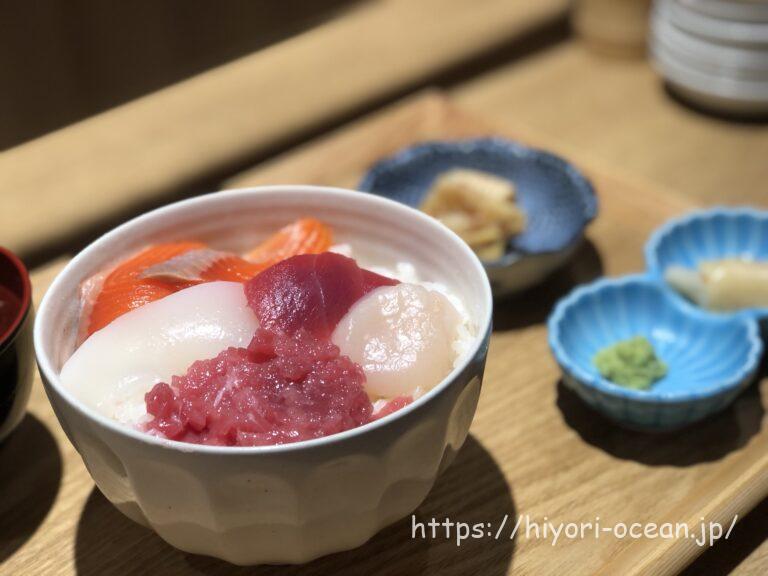 【東京・新橋】立ち食いなのにこのクオリティ!?「みこ食堂」の鮮度抜群の海鮮丼に感動!メニューも紹介