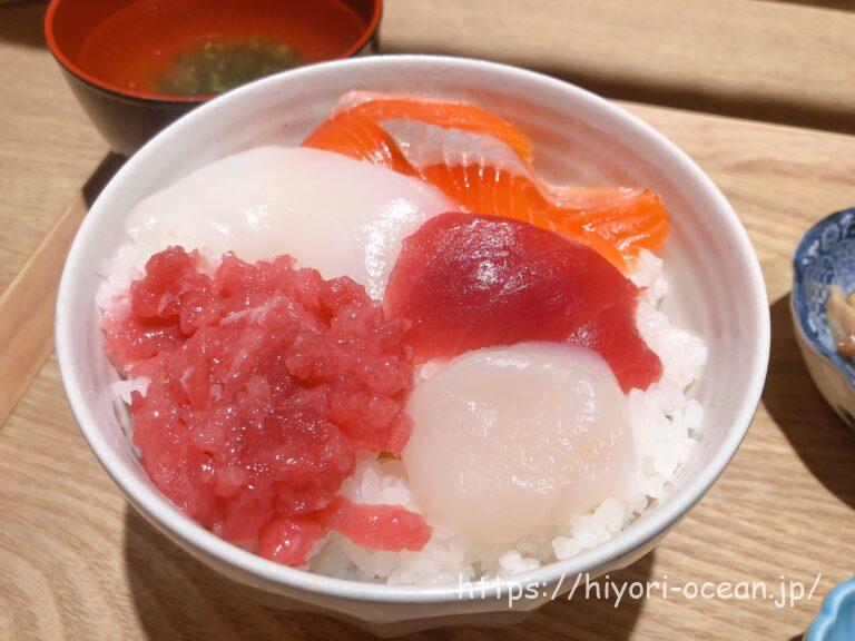 【東京・新橋】立ち食いなのにこのクオリティ!?「みこ食堂」の鮮度抜群の海鮮丼に感動!メニューも紹介